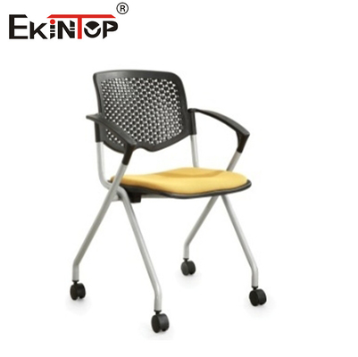 Σύγχρονη αναδιπλούμενη καρέκλα με γραφικό τραπέζι